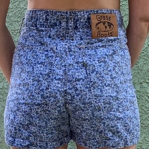 Vintage 80’s high waisted blue floral shorts